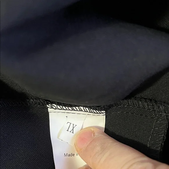 Women's Black Wide-Leg Pleated Trousers - Picture 12 of 16